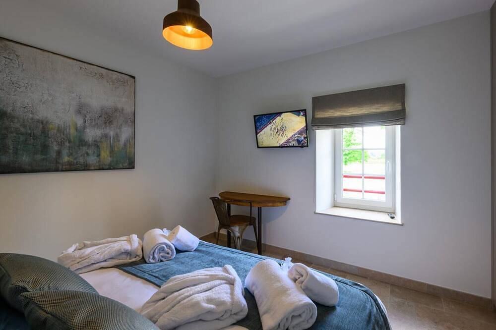 Maison de Charme avec Piscine Privée, Salle de Fitness et Sauna in Saint-Sauveur-le-Vicomte, Côte de la Déroute