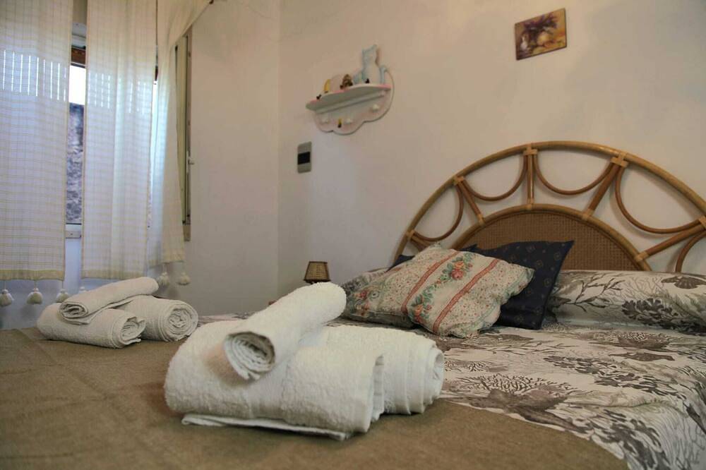 Relax in Style:Spacious 4-Bedroom Villa Rosetta Near Palermo's Coastal Treasures in Carini, Provincia de Palermo