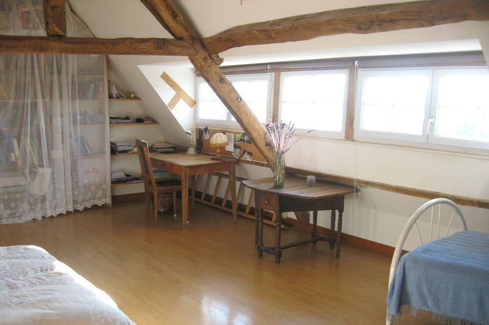 Grande Chambre originale claire classée 3 épis Gîte de France in Le Pêchereau, Région de Châteauroux