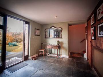 Log Cabin for 6 People in Cornwall, South West England, Photo 1