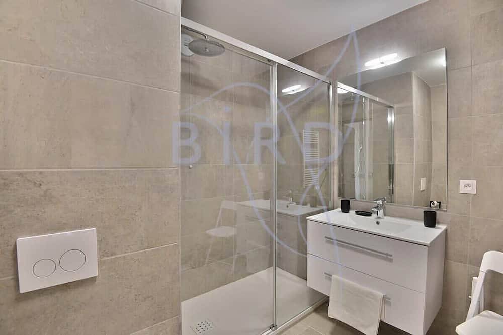 Apartamento entero, Studio feet in the water, friendly, cozy and unique. in Villeneuve-Loubet Plage, Villeneuve-Loubet