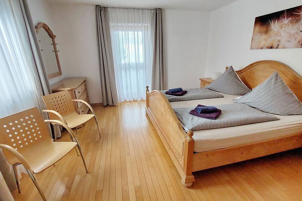 Ferienhaus für 8 Personen, 190 qm, 4 Schlafräumen, 2 Bäder, Terrasse und Garten in Breitbrunn am Chiemsee, Chiemsee