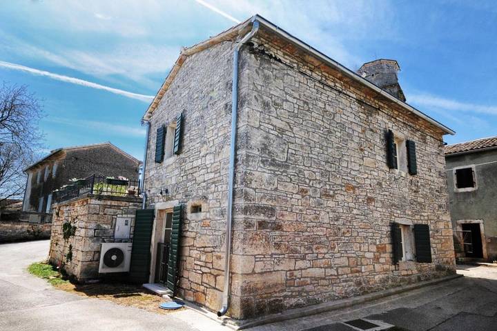 Location de vacances pour 6 personnes, avec piscine, animaux acceptés à Tinjan - 3
