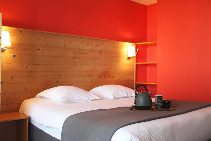 Hôtel pour 6 personnes, avec Terrasse ainsi que Sauna et Vue à Bellignat