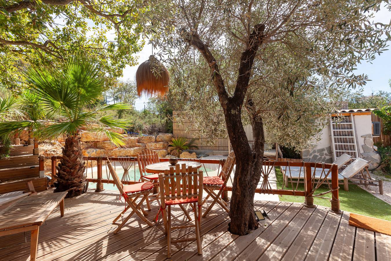 Appartement de vacances entier, Tiny House Bali avec vue sur la montagne, Wi-Fi et climatisation in Peypin, Région de Marseille
