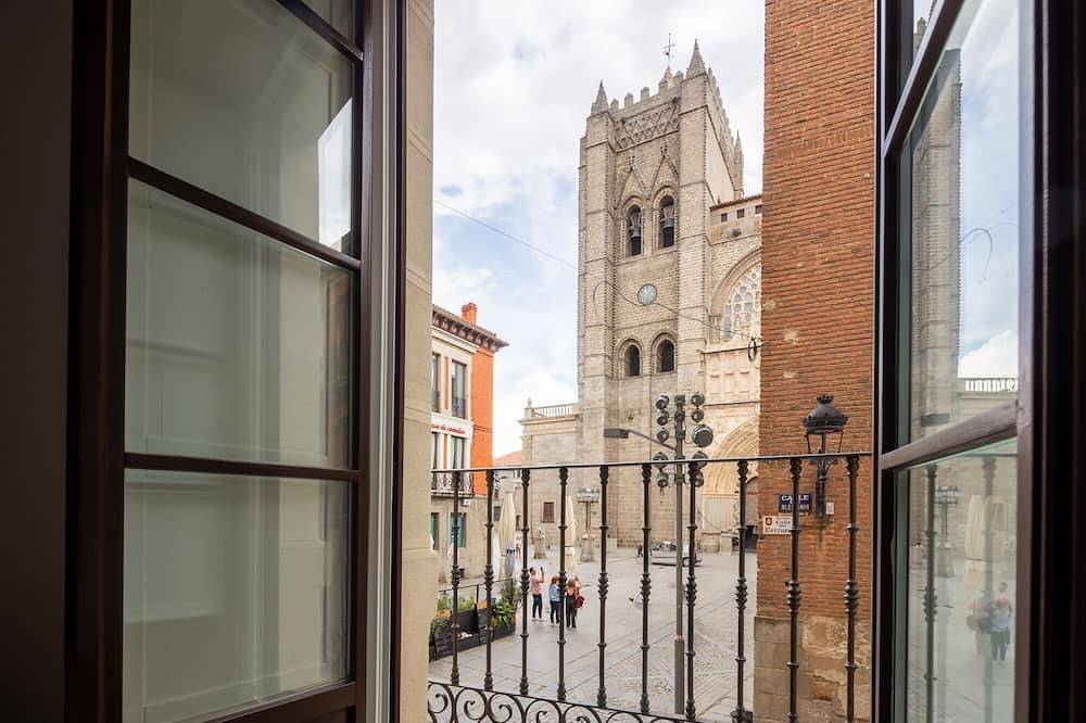 Entire apartment, Apartment with Cathedral Views in the Historic Center of Ávila (Vultus) in Ávila, Ávila Region