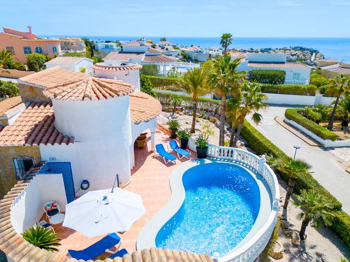 Casa de vacaciones para 4 personas, con vistas y terraza además de piscina y jardín - 1