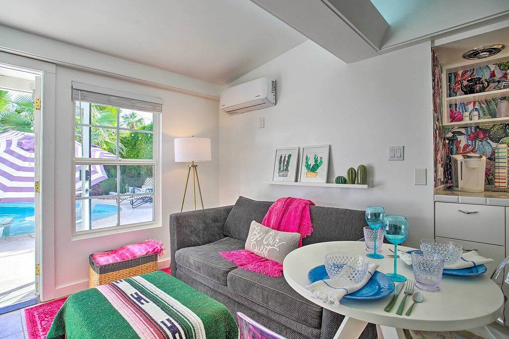 Ganze Wohnung, Neu! Palm Desert Casita mit Pool - 1 Mi. nach El Paseo in Palm Desert, Coachella Valley