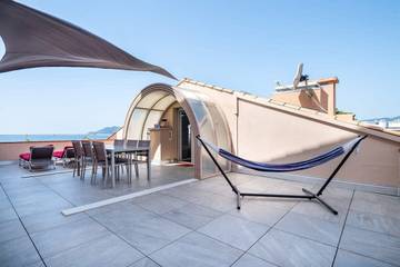 Gîte pour 4 personnes, avec piscine et balcon/terrasse dans Cannes La Bocca