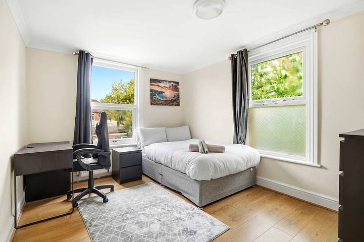 Peaceful 4-Bed Home in Aylesbury in Aylesbury, Buckinghamshire