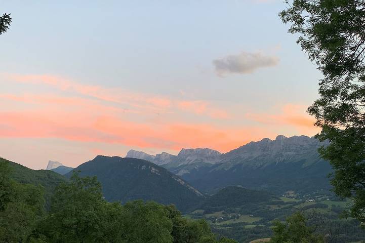 Location de vacances pour 10 personnes, avec jardin et balcon, animaux acceptés à Château-Bernard