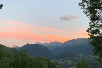 Location de vacances pour 10 personnes, avec jardin et balcon, animaux acceptés à Château-Bernard