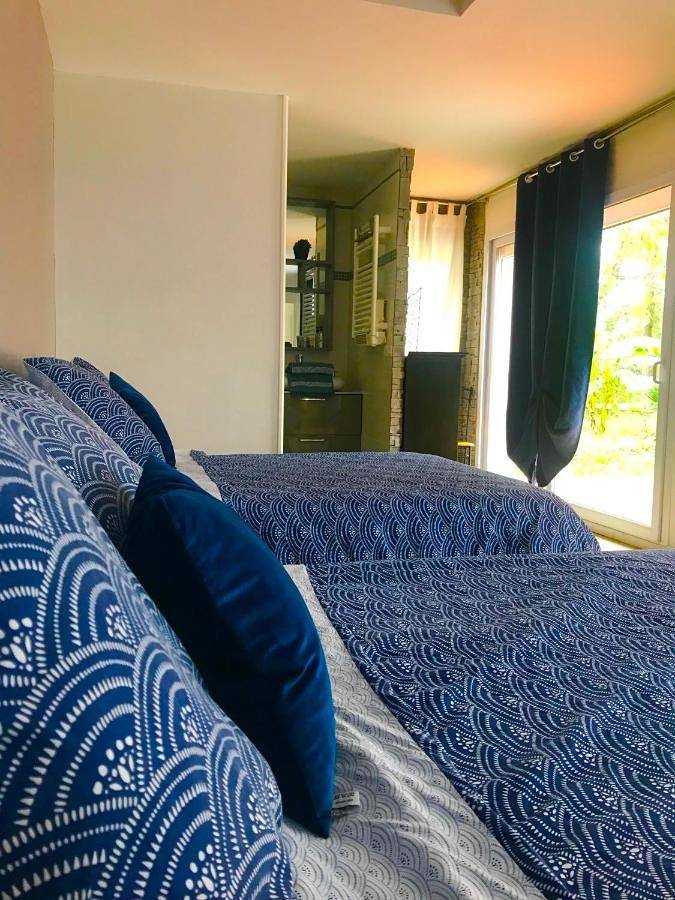 Gîte pour 12 personnes, avec piscine ainsi que vue et jardin à Pierry - 4