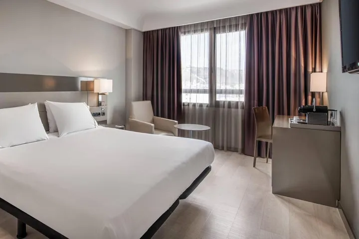 Hotel para 3 personas, con piscina y jardín - 1