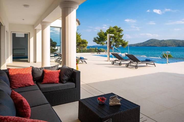 Villa pour 10 personnes, avec jardin et sauna ainsi que piscine et vue à Šibenik - 4