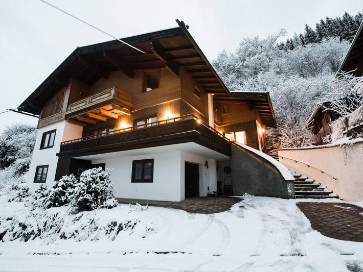 Hütte für 4 Personen, mit Terrasse und Garten sowie Ausblick in Zell am See