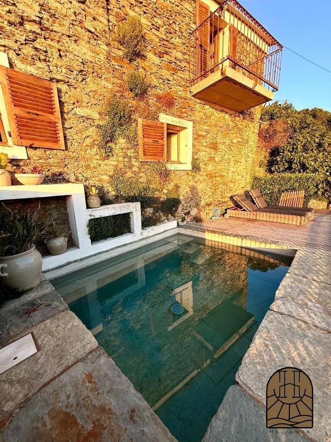 Location de vacances pour 4 personnes, avec piscine ainsi que vue et jardin à Morsiglia - 4