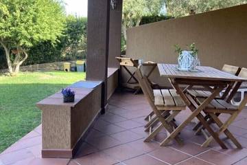 Villa pour 6 personnes, avec jardin et balcon à Costa Rei