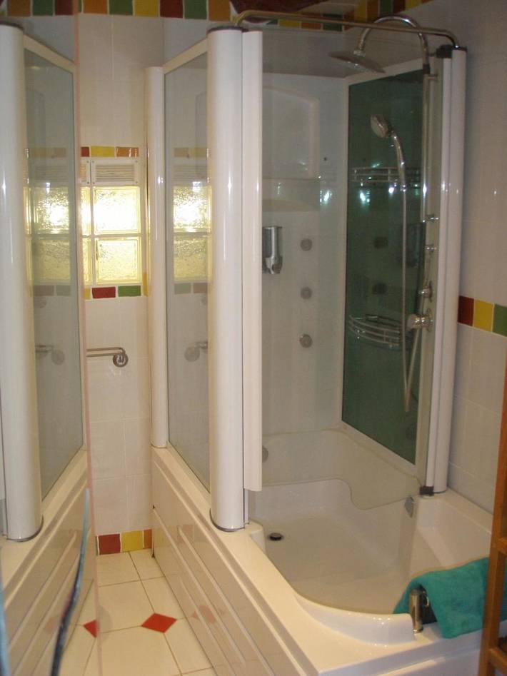 Location de vacances pour 4 personnes, avec vue et piscine ainsi que sauna et jardin à Alba-la-Romaine - 3