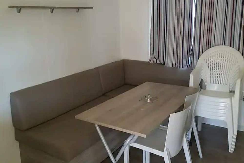 Mobil home 6 personnes au Camping De La Marine ( 4 étoiles) situé au Grau Du Roi in Le Grau-du-Roi, Côte d'Améthyste