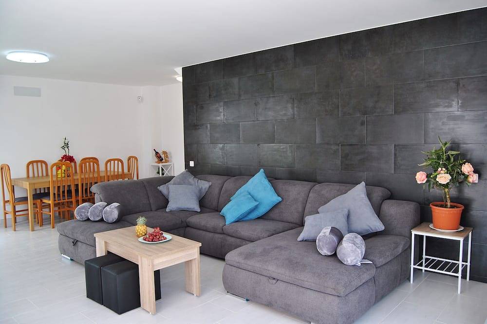 Big Villa Tauro with Private Heated Saltwater Pool & Jacuzzi & Bbq & Game Room in Pueblo de Tauro, Mogán