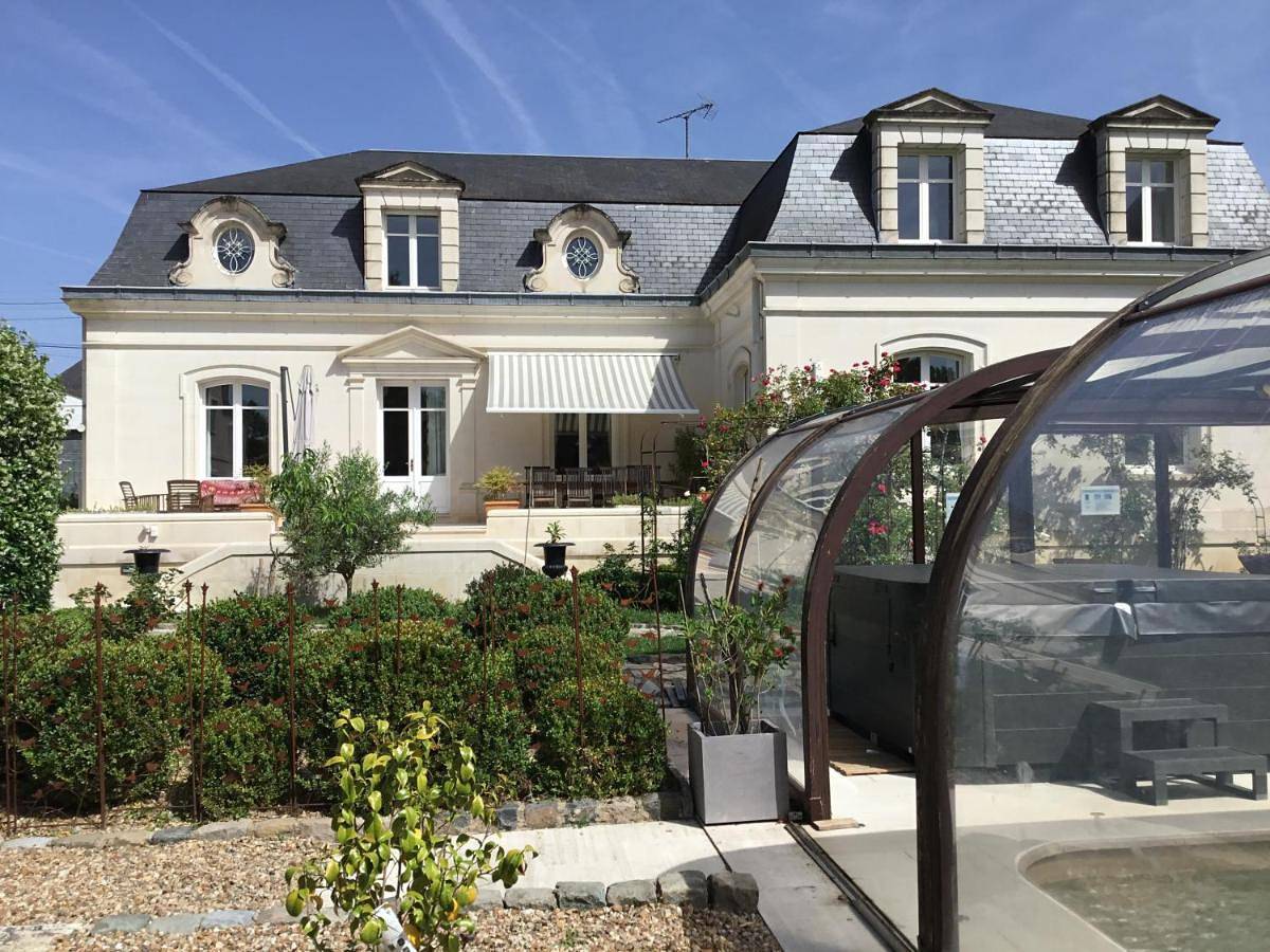 Villa Castalie - Maison de maître, grande piscine et jacuzzi, classée 5 étoiles in Montrichard Val de Cher, Région de Blois