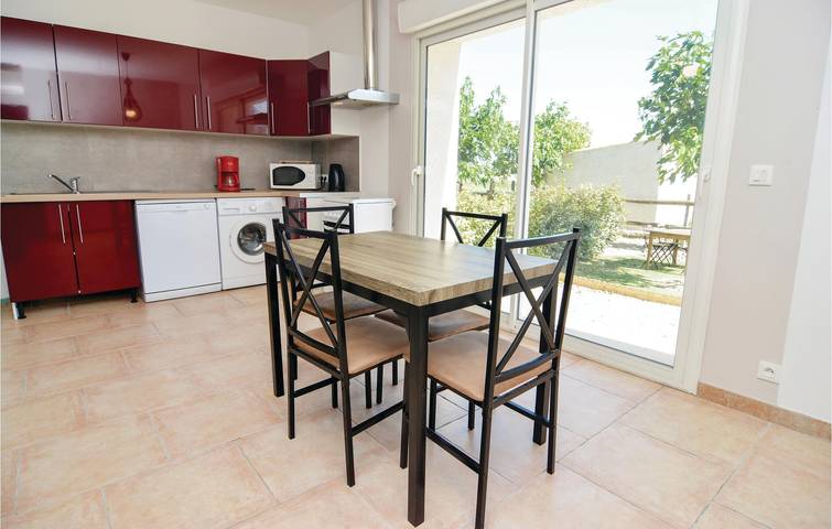 Gemütliche Wohnung am Pool in der Nähe der Rhone in Le Sambuc, Arles