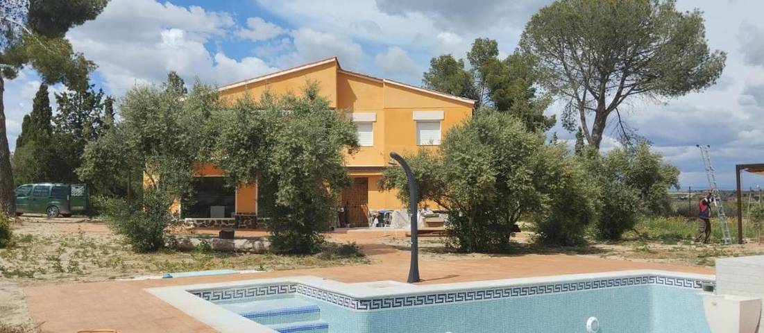 Casa rural para 20 personas, con terraza además de piscina y jardín, Se admiten mascotas en Guadamur