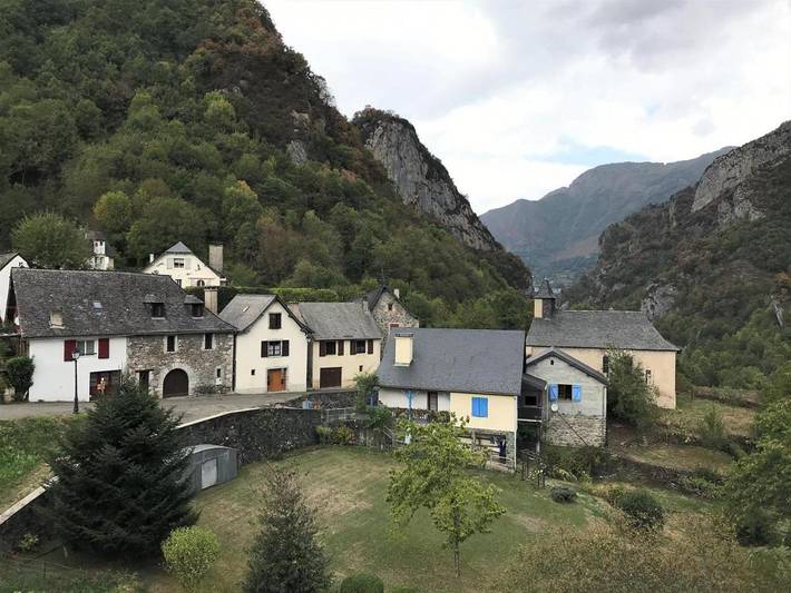 Gîte pour 4 personnes, avec jardin à Borce