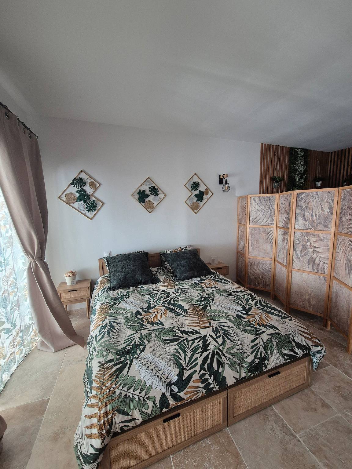 Apartamento entero, Apartamento 'Une Parenthèse En Luberon' con Jardín Privado, Wi-Fi y Aire Acondicionado in Taillades, Parque natural regional del Luberon