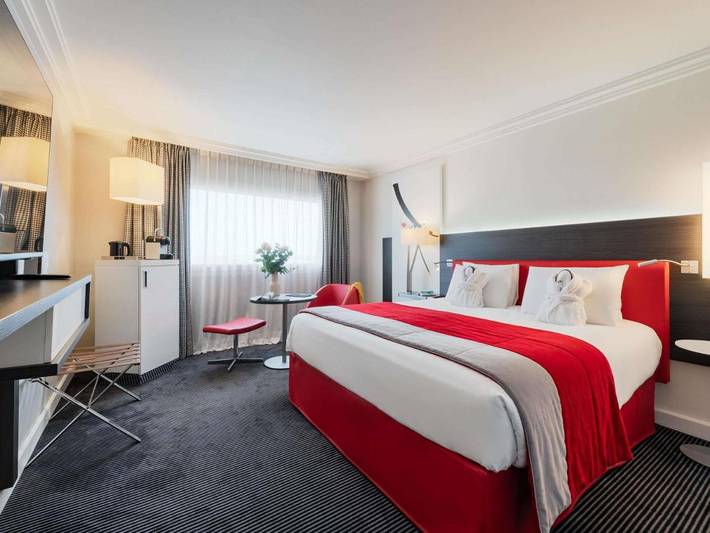 Hôtel pour 5 personnes, avec terrasse et piscine, animaux acceptés