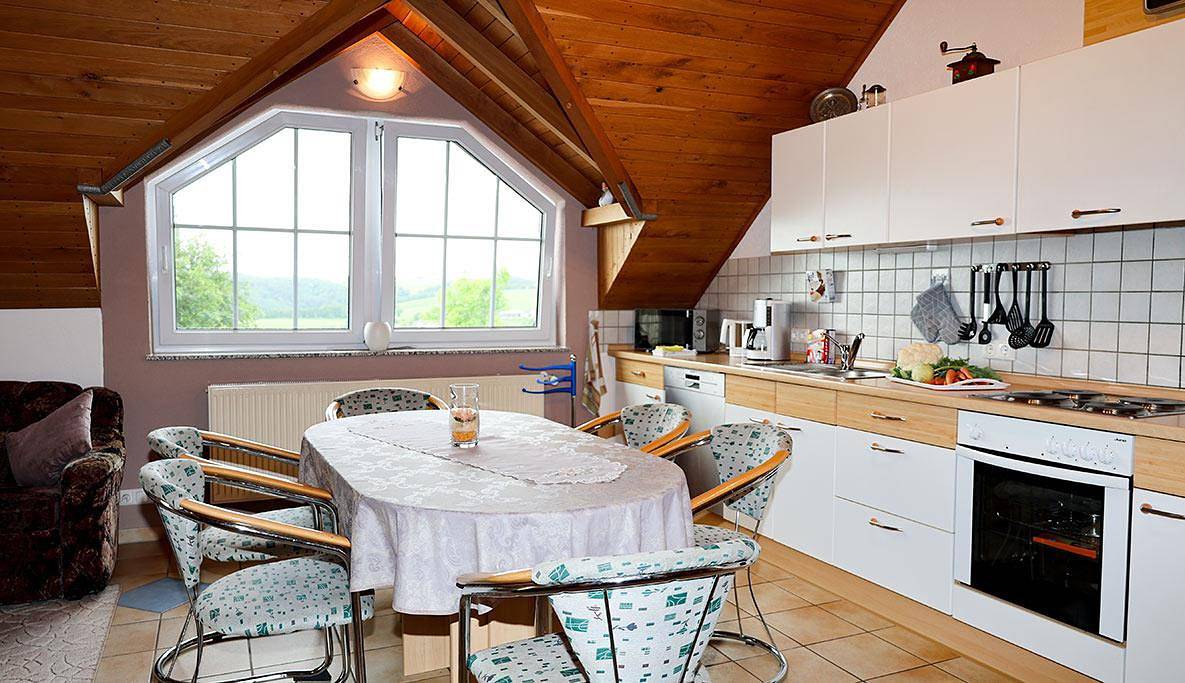 Ganze Ferienwohnung, 5-Bett-Ferienwohnung Dusche/Wc mit Balkon in Habscheid, Eifelkreis Bitburg-Prüm