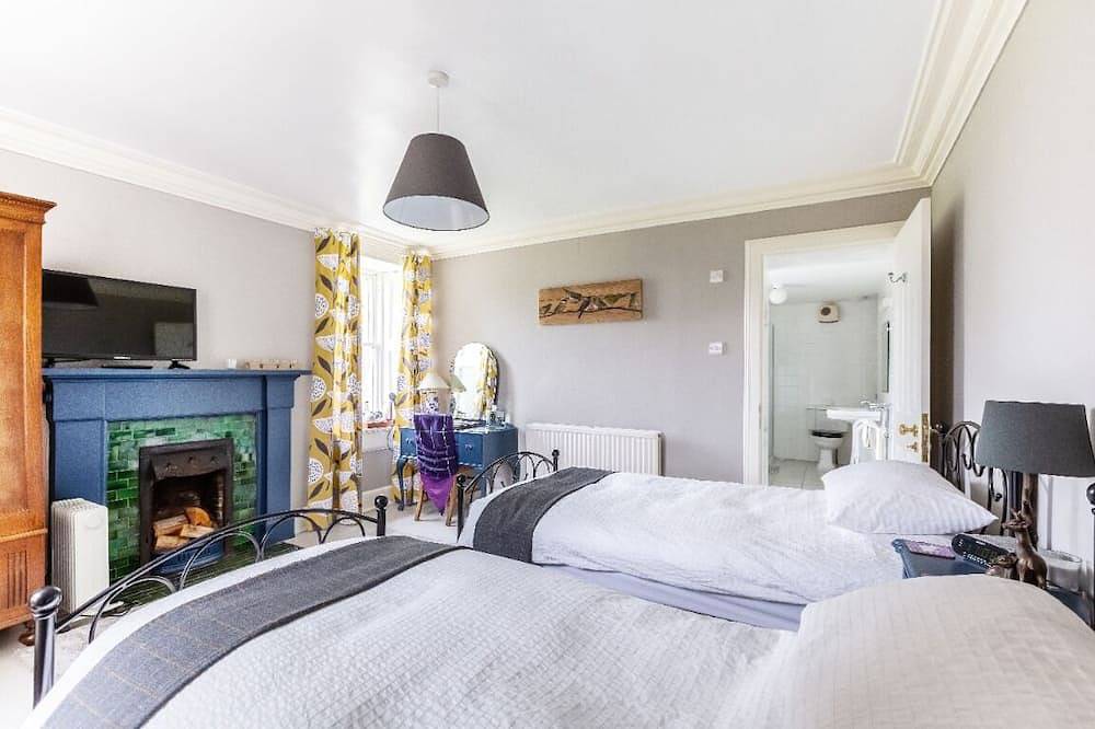 Iona Ground Floor-Suite-Hütte-Ensuite Dusche-Blick auf die Landschaft in West Lothian