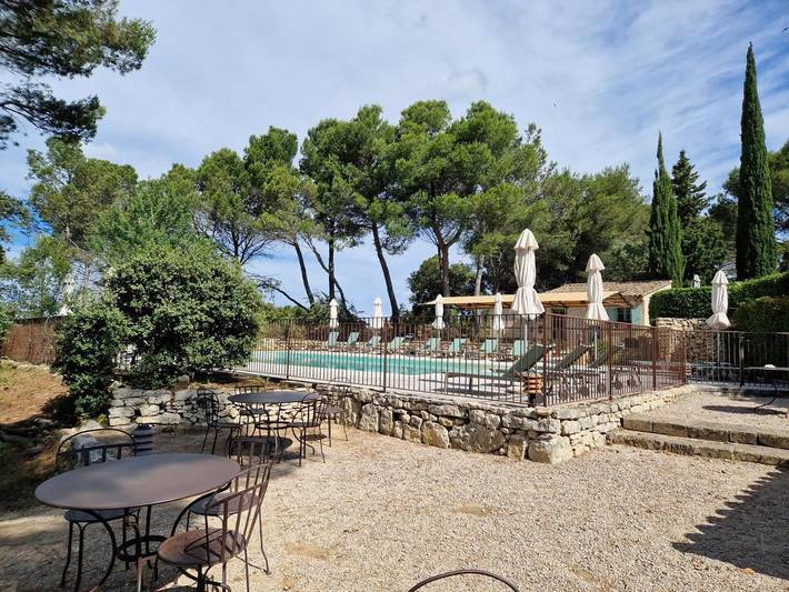 Hôtel pour 2 personnes, avec terrasse ainsi que jardin et piscine à Saint-Cannat - 2