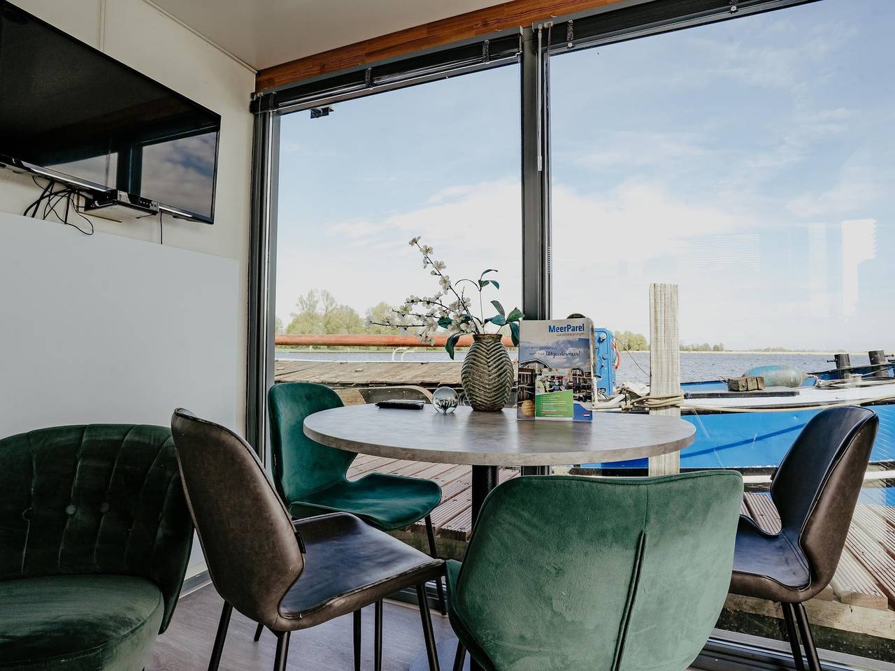Hafen-Lodge mit Blick auf Uitgeestermeer in Uitgeest, Noord-Holland - Nordseeküste