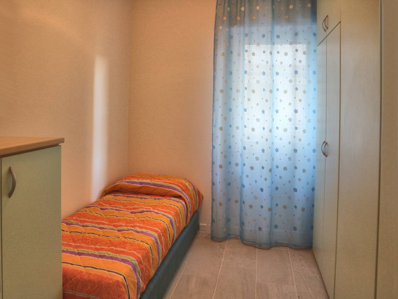 Entire apartment, Sea View Apartment with TV, AC & Parking, 2km from Beach in Lignano Sabbiadoro, Udine Province
