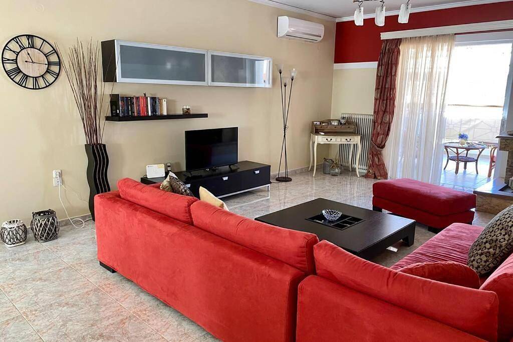 Ganze Wohnung, Elina's Spacious Apartment in Patras with private parking in Patras, Golf von Patras