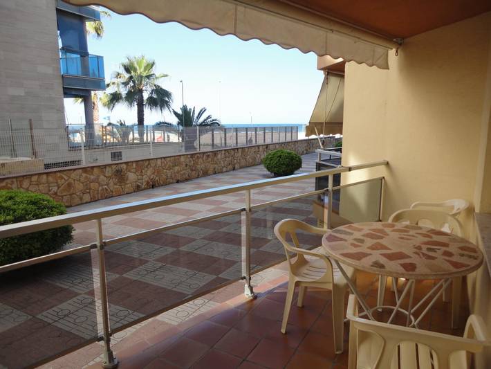 Apartamento para 4 personas, con Balcón y Terraza además de Jardín y Piscina en el Tarragones