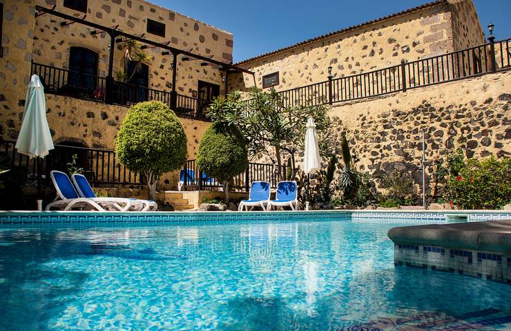 Villa 'Bougainvillea Cottage' con piscina, jardín y Wi-Fi in Tamaide, San Miguel de Abona