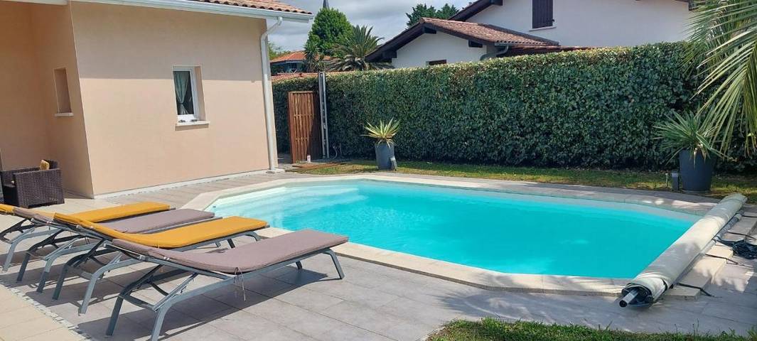 Location de vacances pour 8 personnes, avec vue ainsi que piscine et jardin à Angresse - 3