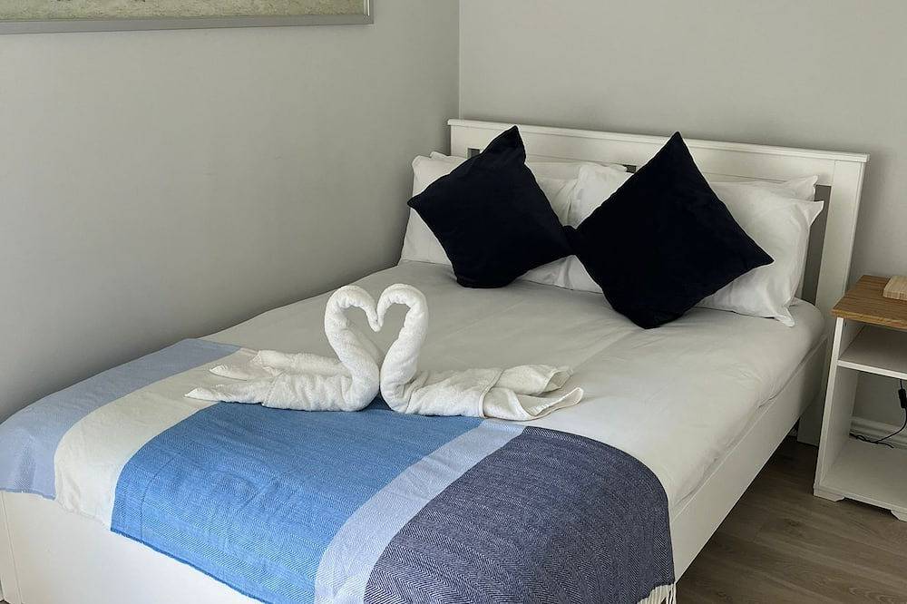 Ganze Wohnung, Modern and Spacious No. 6 - sleeps 6 - free parking in Galway, County Galway
