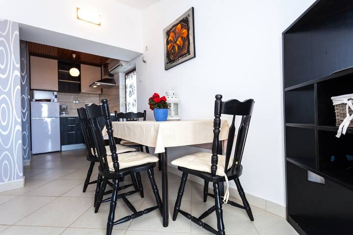 Ferienwohnung für 5 Personen, mit Balkon/Terrasse in Pakostane - 3