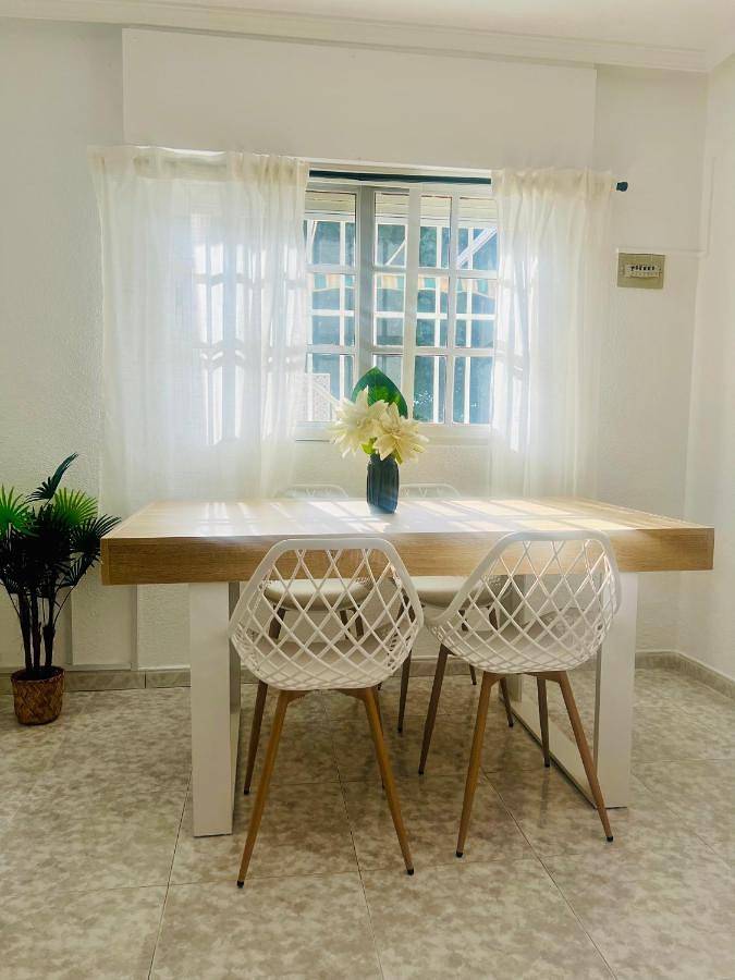 Apartamento entero, Casa Carmen primera linea de playa in Playa del Palo, Málaga