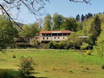 Chambre d’hôte pour 4 personnes, avec terrasse ainsi que jardin et vue à Labastide-Rouairoux