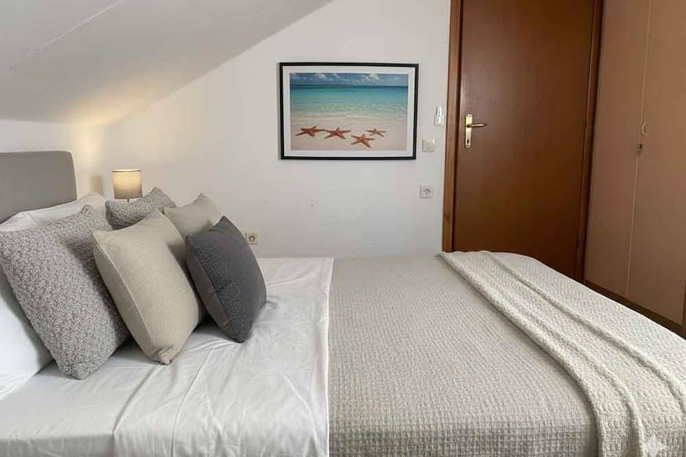Villa avec climatisation, piscine et terrasse avec vue sur la mer in Poggi, Imperia