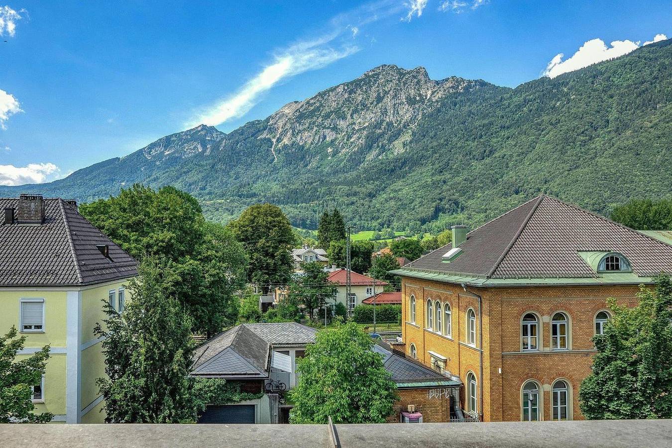 Appartement entier, Zentrale City-Fewo mit Bergblick & Parkplatz – ideal für Paare & Kurzurlaube in Bad Reichenhall, Alpes de Berchtesgaden