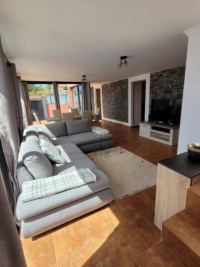 Sunset Paradise Villa with Heated Pool in Ponta do Pargo, Madeira
