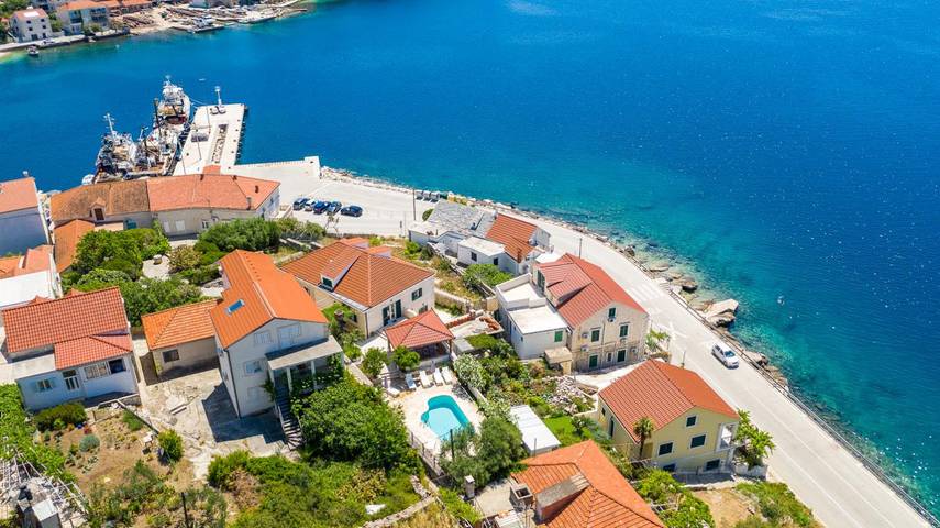 Villa pour 10 personnes, avec jardin ainsi que terrasse et piscine, adapté aux familles à Sumartin - 3