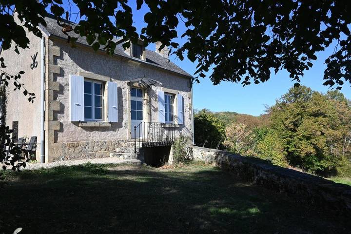 Location de vacances pour 2 personnes, avec vue et jardin à Champallement - 2