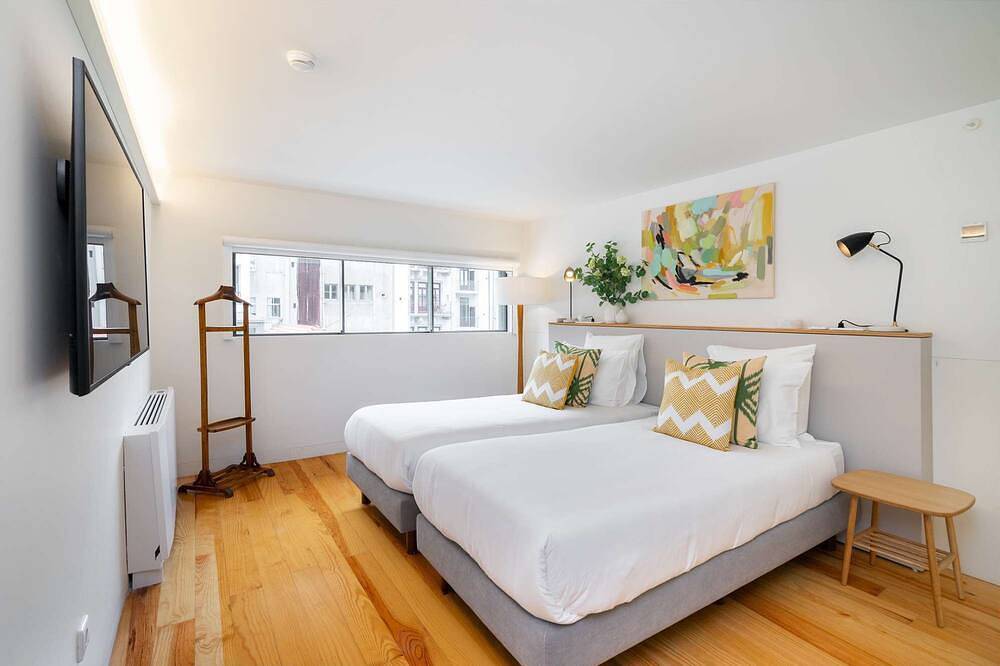 Villa Almada - Amazing City Centre Luxury with Private Pool + Daily B/fast & housekeeping in Cedofeita, Oporto